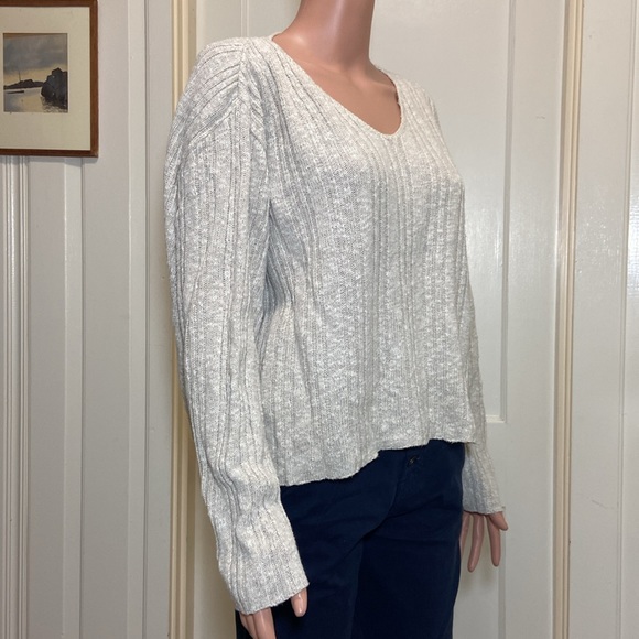 Medium Distinctive Sportswear Cream Pull- on Sweater - Picture 3 of 12